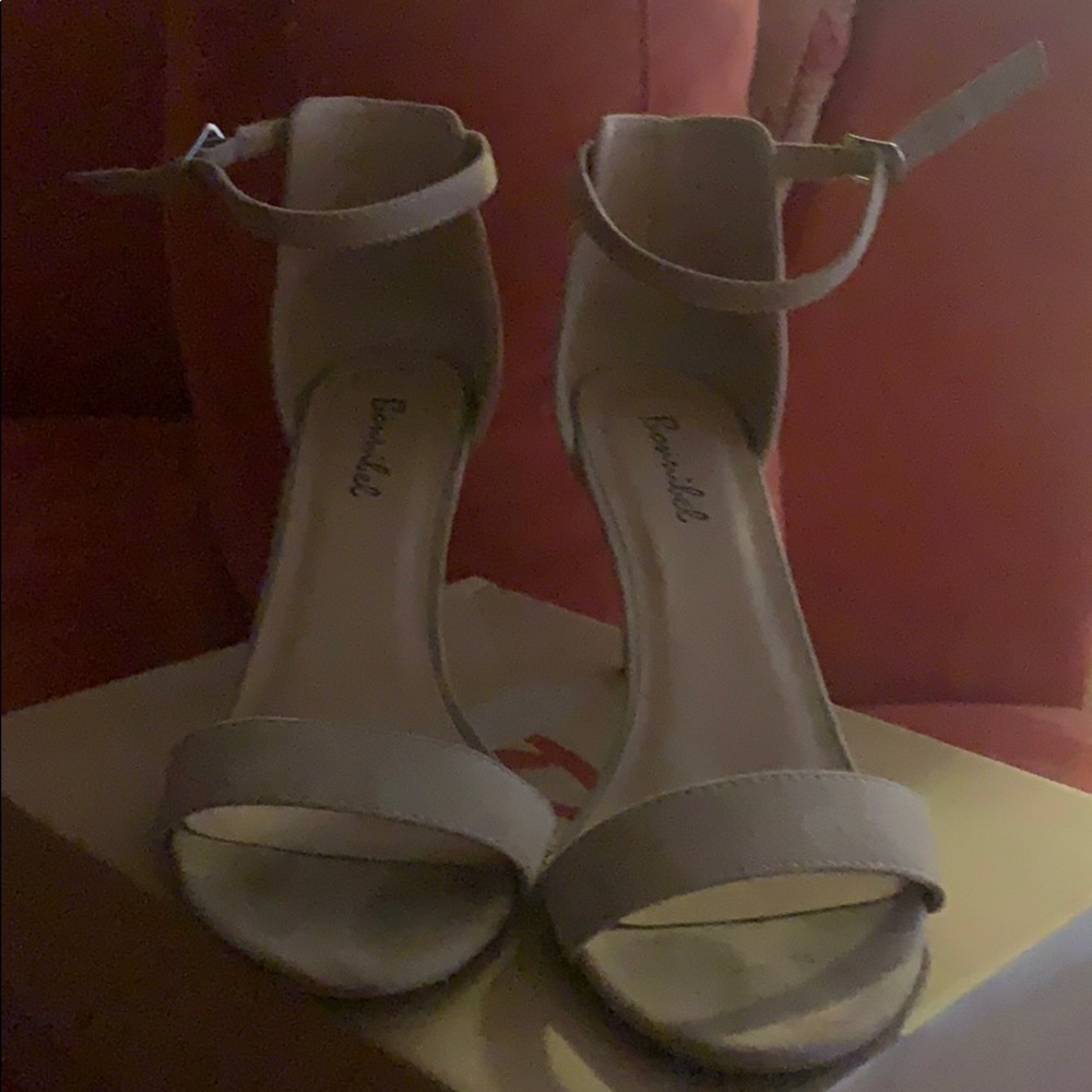 Size 8 neutral color heels